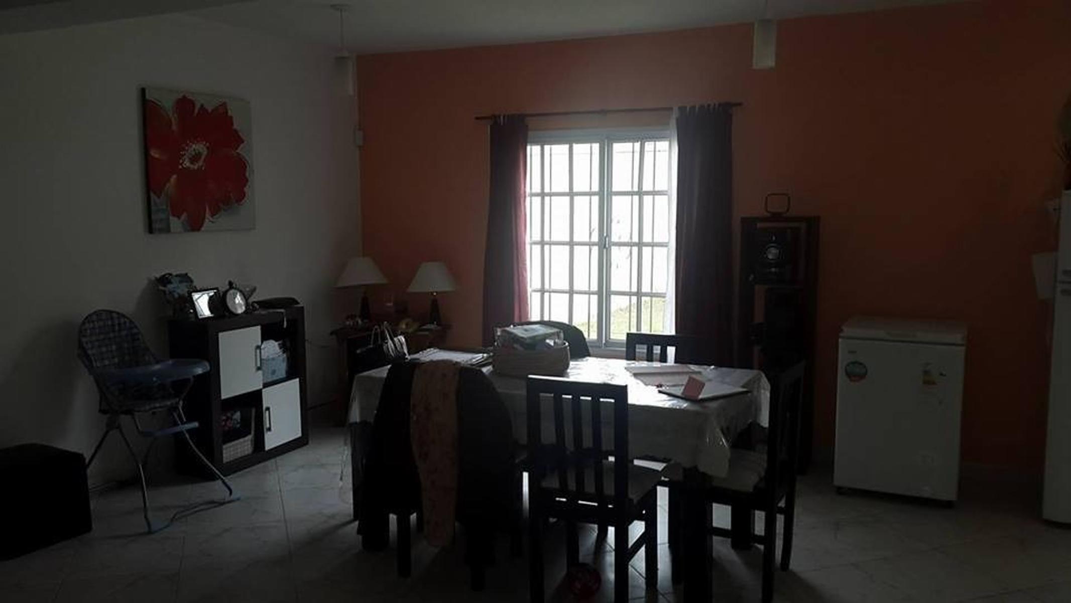 IMPECABLE PROPIEDAD-DOS PLANTAS 4 AMBIENTES — foto 7