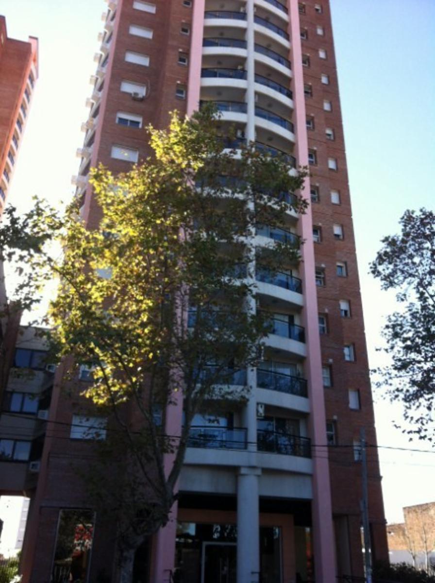 DEPARTAMENTO BARCELONA VI.CON BALCON.VISTA A AV PERON. — foto 3