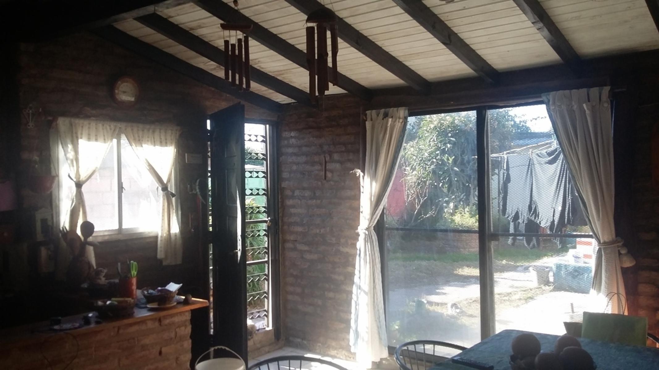 CASA-4 DORM.ESPACIO GARAGE.PILETA.GALPON-LOTE LIBRE