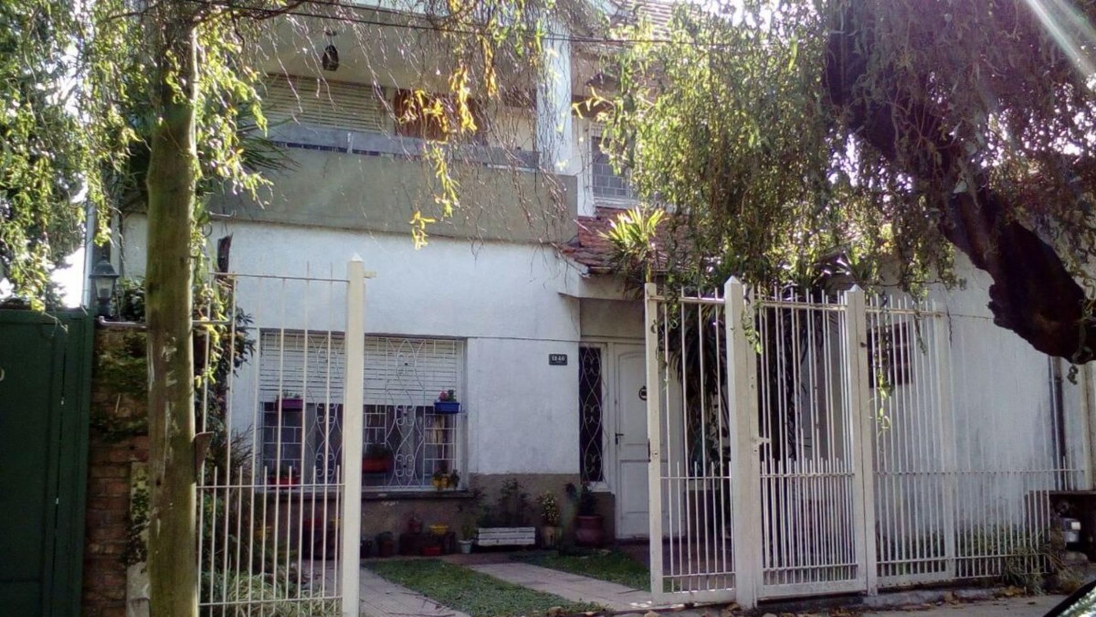 CASA-CUATRO DORM-PILETA-QUINCHO-APTO CREDITO-TOMA DPTO DOS AMB.