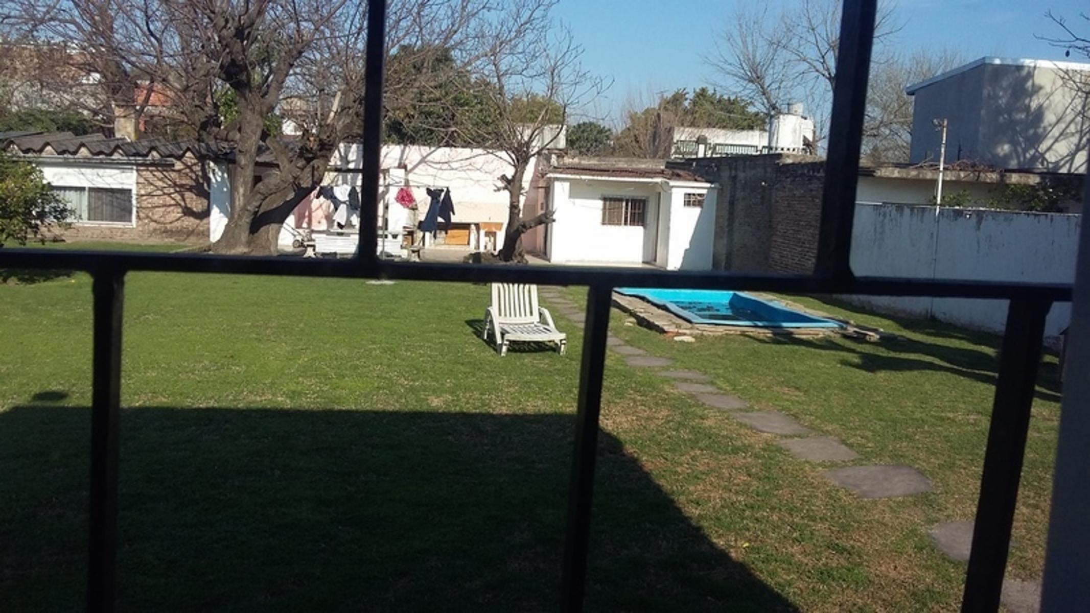 VENTA-CASA EN MUY LINDA ZONA- IMPORTANTE LOTE-SOLIDA CONSTRUCCION-PILETA — foto 10