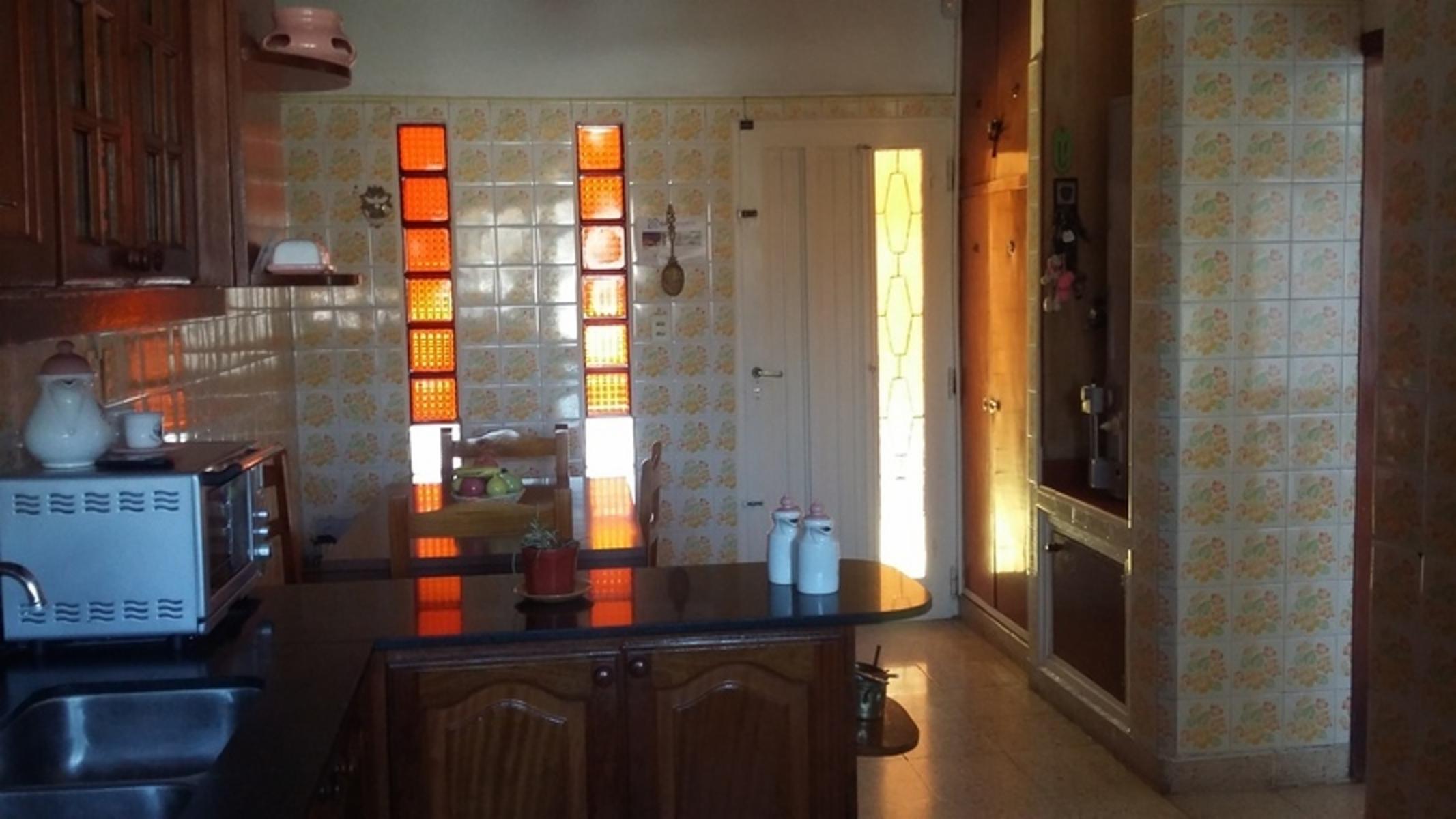 VENTA-CASA EN MUY LINDA ZONA- IMPORTANTE LOTE-SOLIDA CONSTRUCCION-PILETA — foto 11
