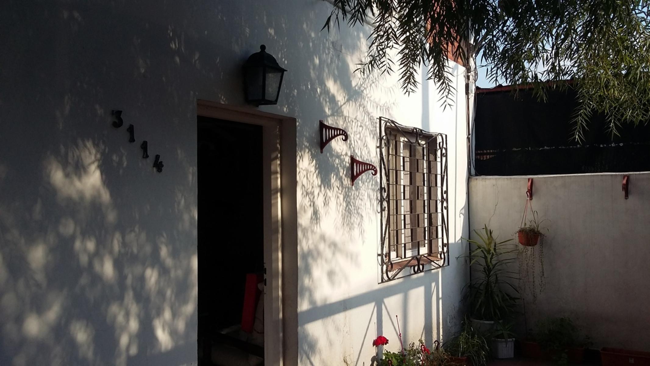 CASA EN VENTA-DOS PLANTAS-PILETA COCHERA X 2-APTA CREDITO BANCARIO!!! — foto 4