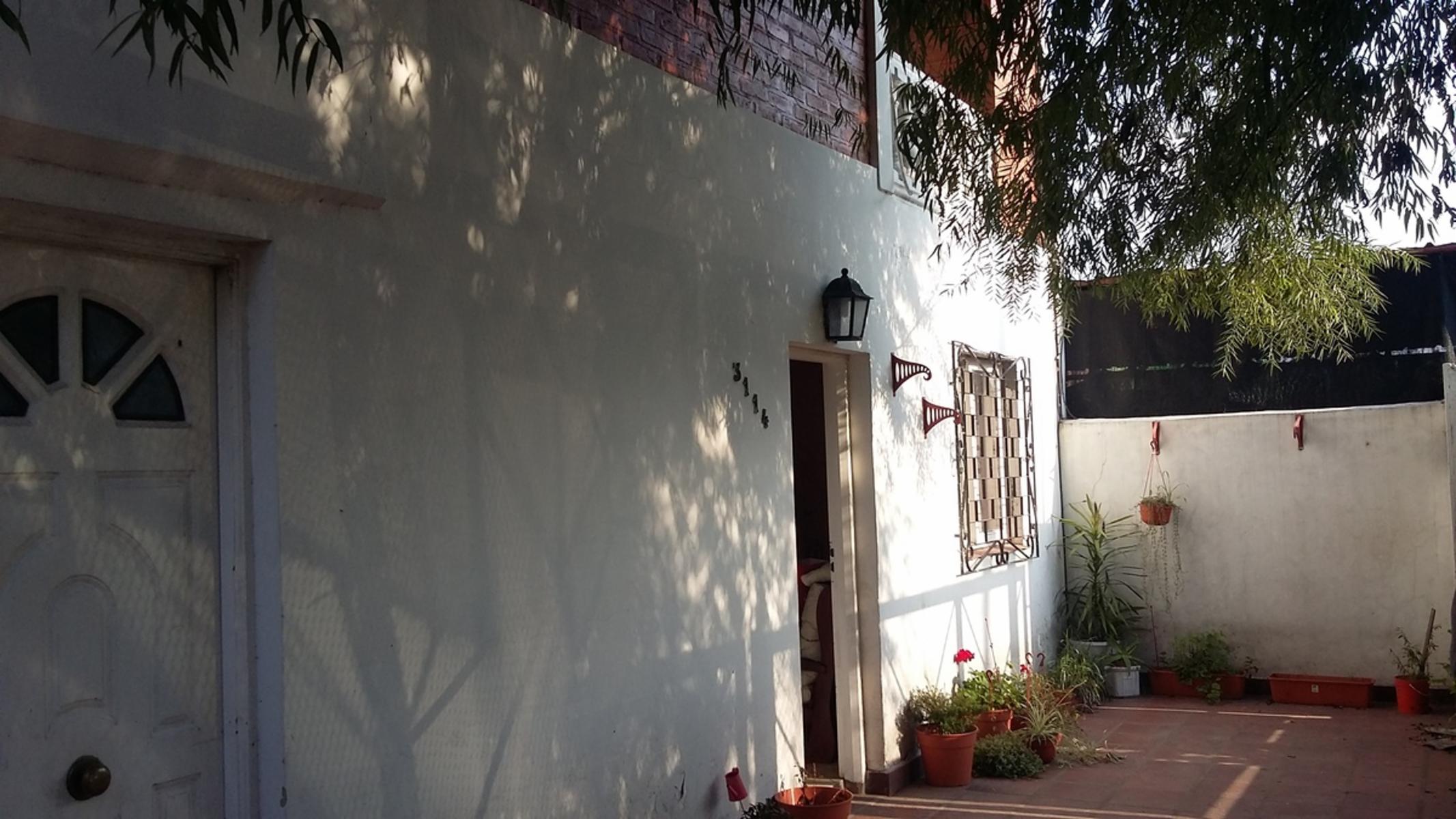 CASA EN VENTA-DOS PLANTAS-PILETA COCHERA X 2-APTA CREDITO BANCARIO!!! — foto 5