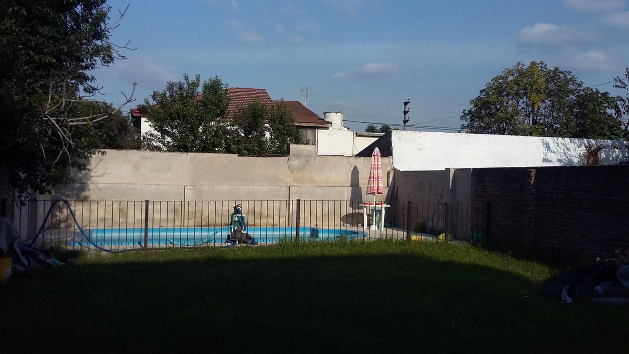 CASA EN VENTA-DOS PLANTAS-PILETA COCHERA X 2-APTA CREDITO BANCARIO!!! — foto 7