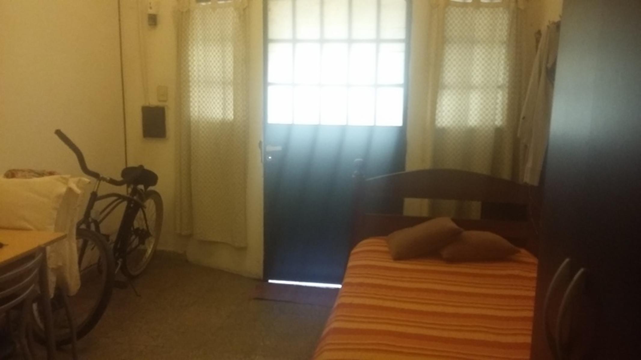 VENTA-CASA EN BARRIO CENTRICO-APTA DOS FAMILIAS O PROFESIONAL!!CONVERSABLE!!! — foto 10