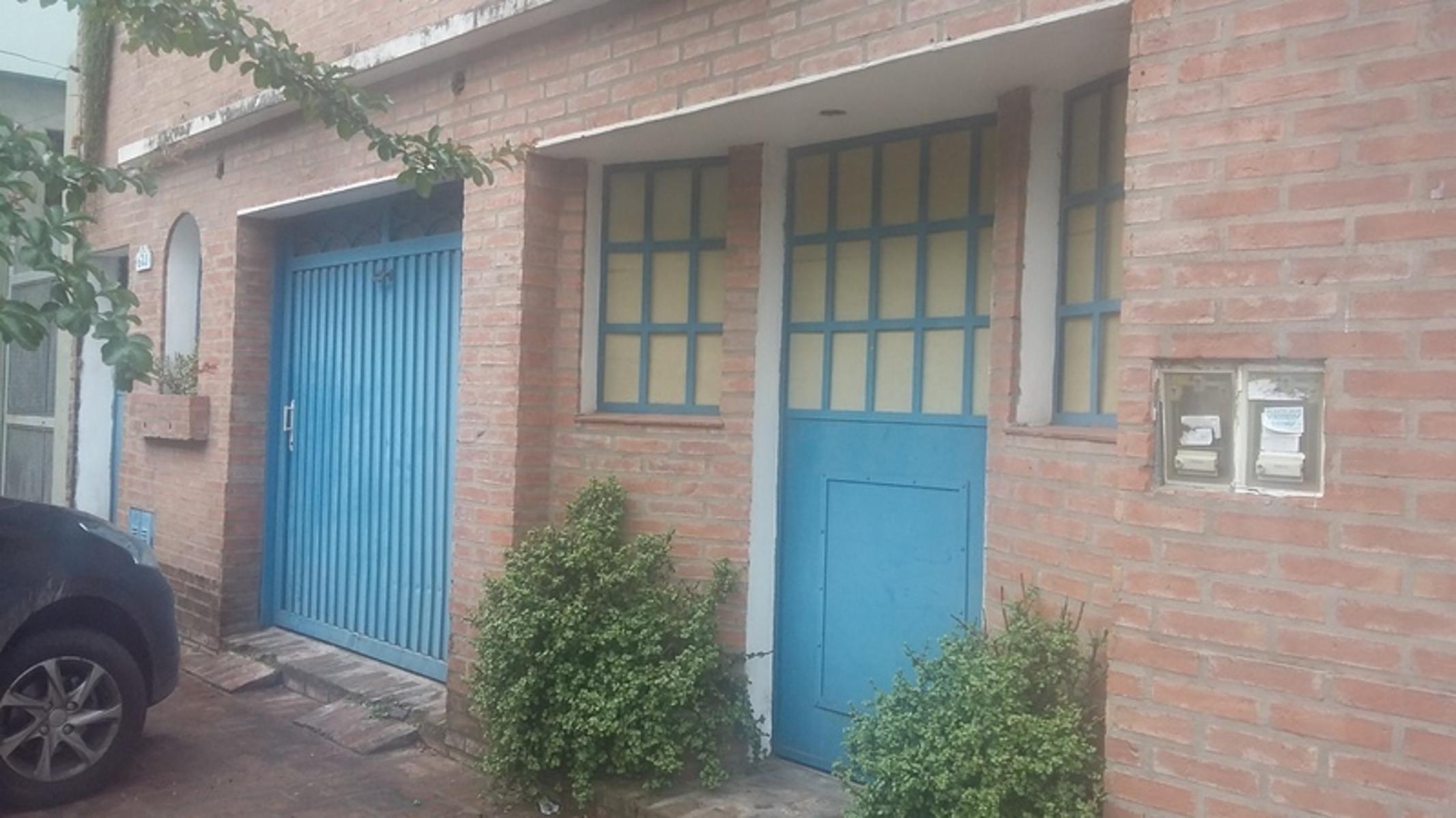 VENTA-CASA EN BARRIO CENTRICO-APTA DOS FAMILIAS O PROFESIONAL!!CONVERSABLE!!! — foto 11