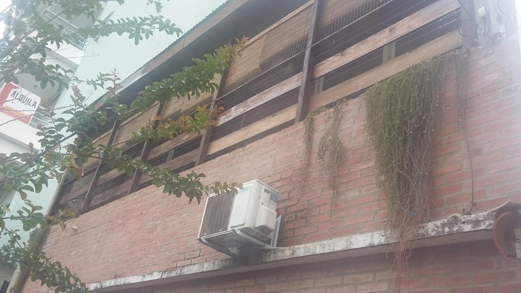 VENTA-CASA EN BARRIO CENTRICO-APTA DOS FAMILIAS O PROFESIONAL!!CONVERSABLE!!! — foto 12