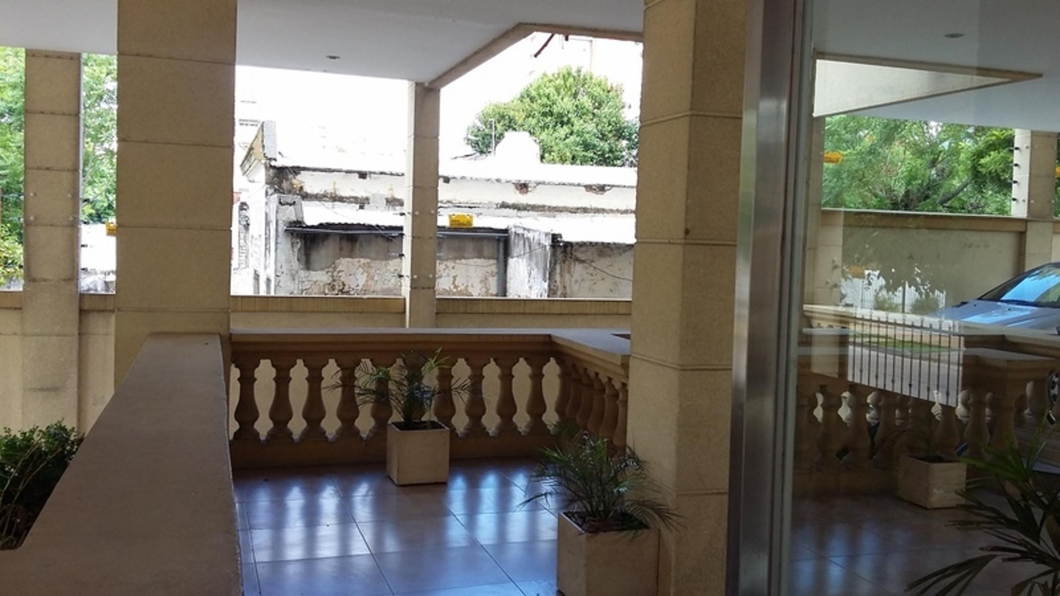 VENTA-DPTO TRES AMB-BALCON-CATEGORIA-IMPECABLE UNICO POR SU ESTADO!!! — foto 4