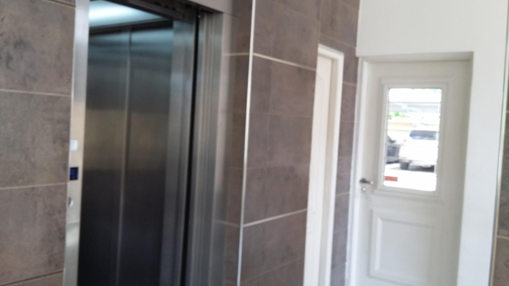 VENTA-DPTO TRES AMB-BALCON-CATEGORIA-IMPECABLE UNICO POR SU ESTADO!!! — foto 8