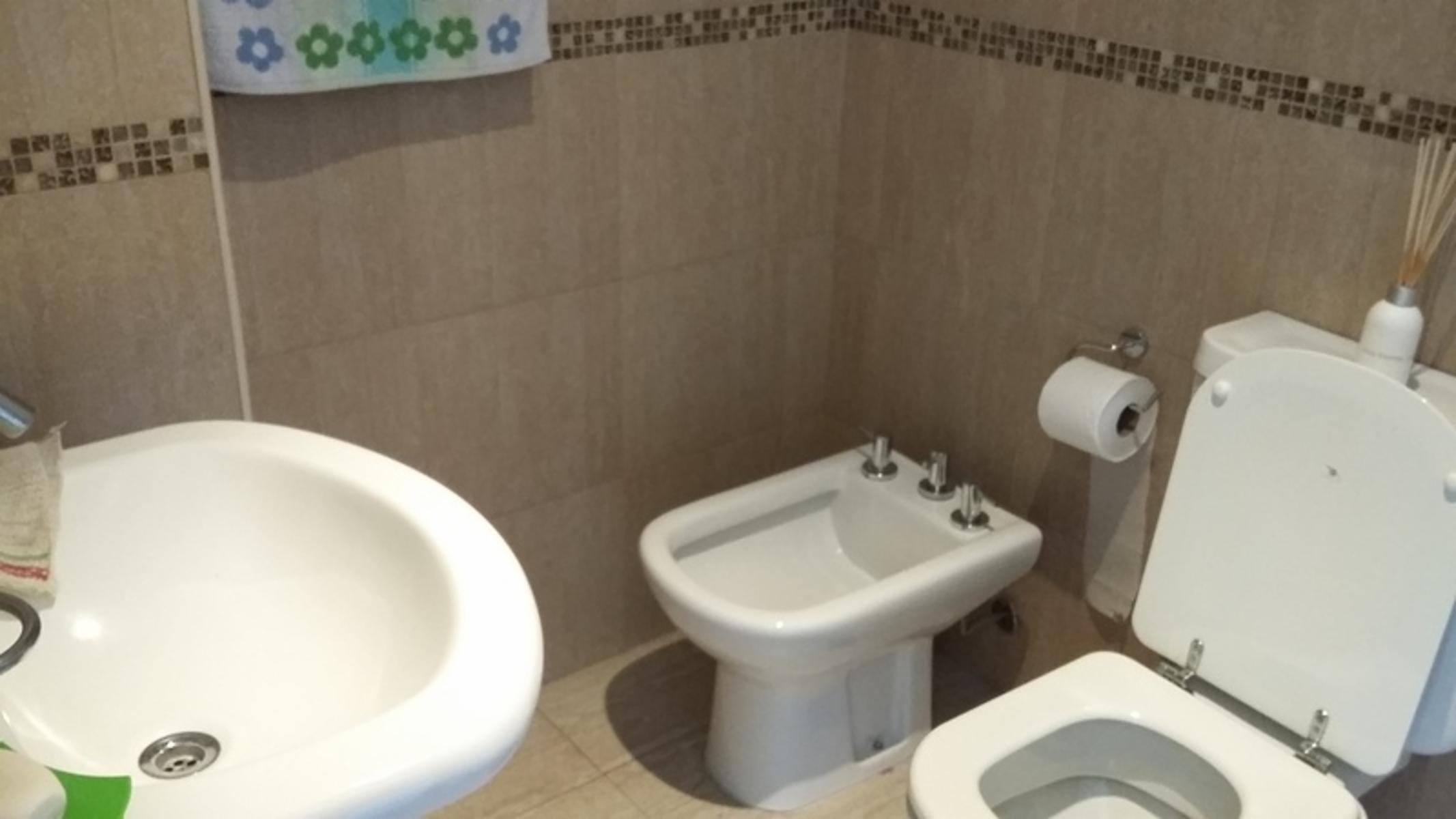 VENTA-DPTO TRES AMB-BALCON-CATEGORIA-IMPECABLE UNICO POR SU ESTADO!!! — foto 10
