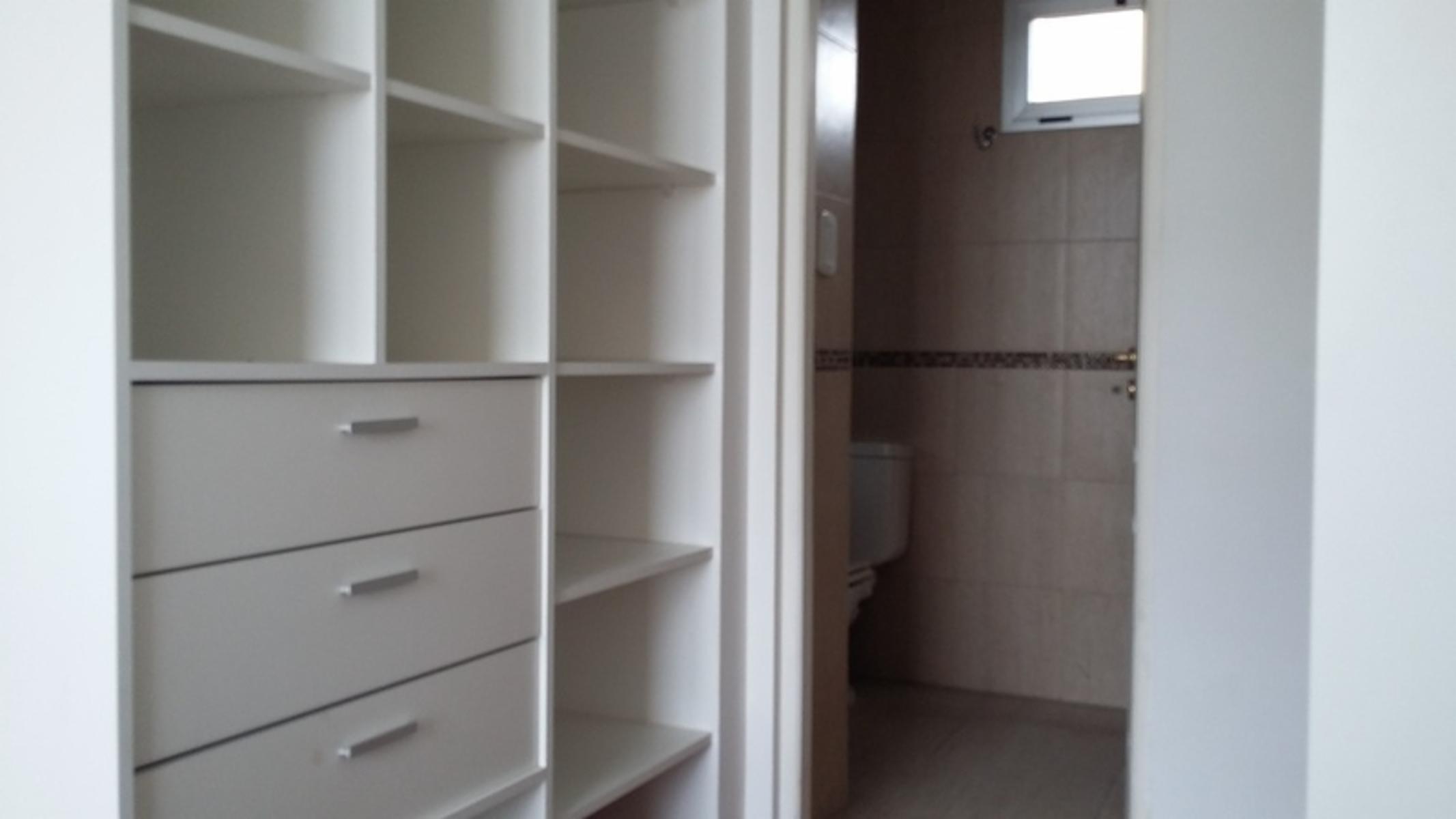 VENTA-DPTO TRES AMB-BALCON-CATEGORIA-IMPECABLE UNICO POR SU ESTADO!!! — foto 12