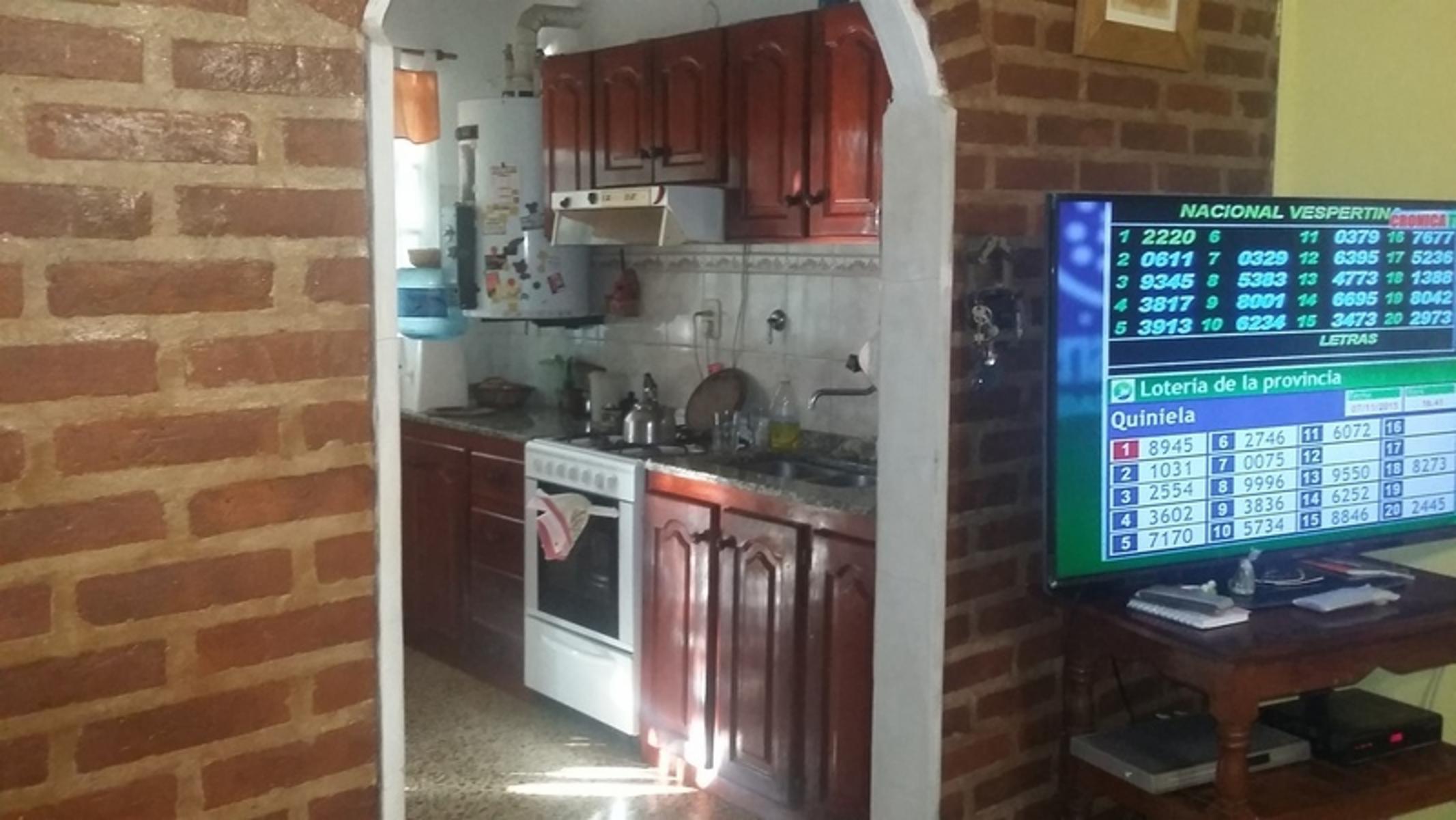 VENTA-CASA AMERICANA-TRES DORMITORIOS-GARAGE-FONDO-APTO CREDITO!!! — foto 2
