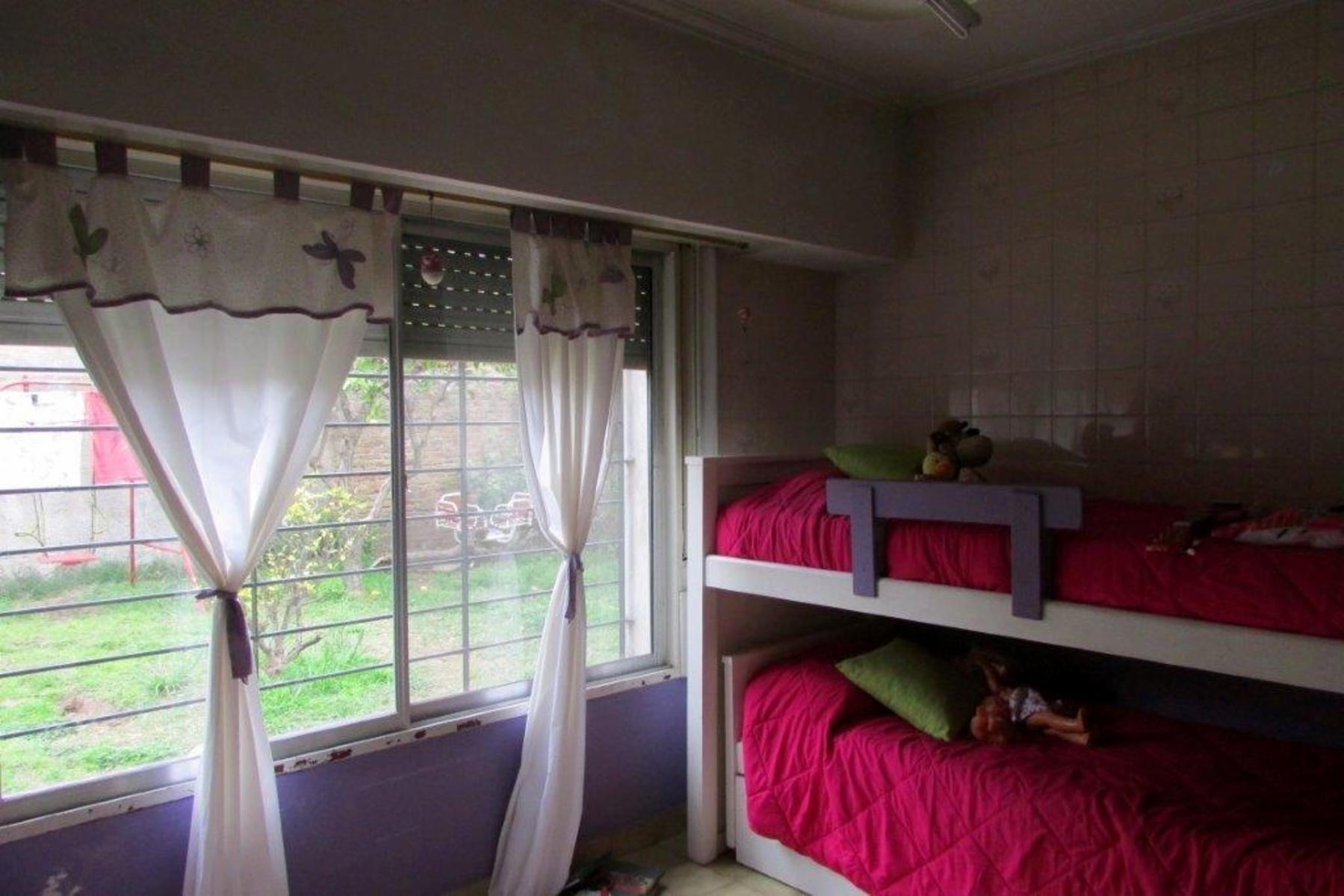 LOBOS CENTRO - CASA 2 DORMITORIOS EN CALLE LAS HERAS — foto 2
