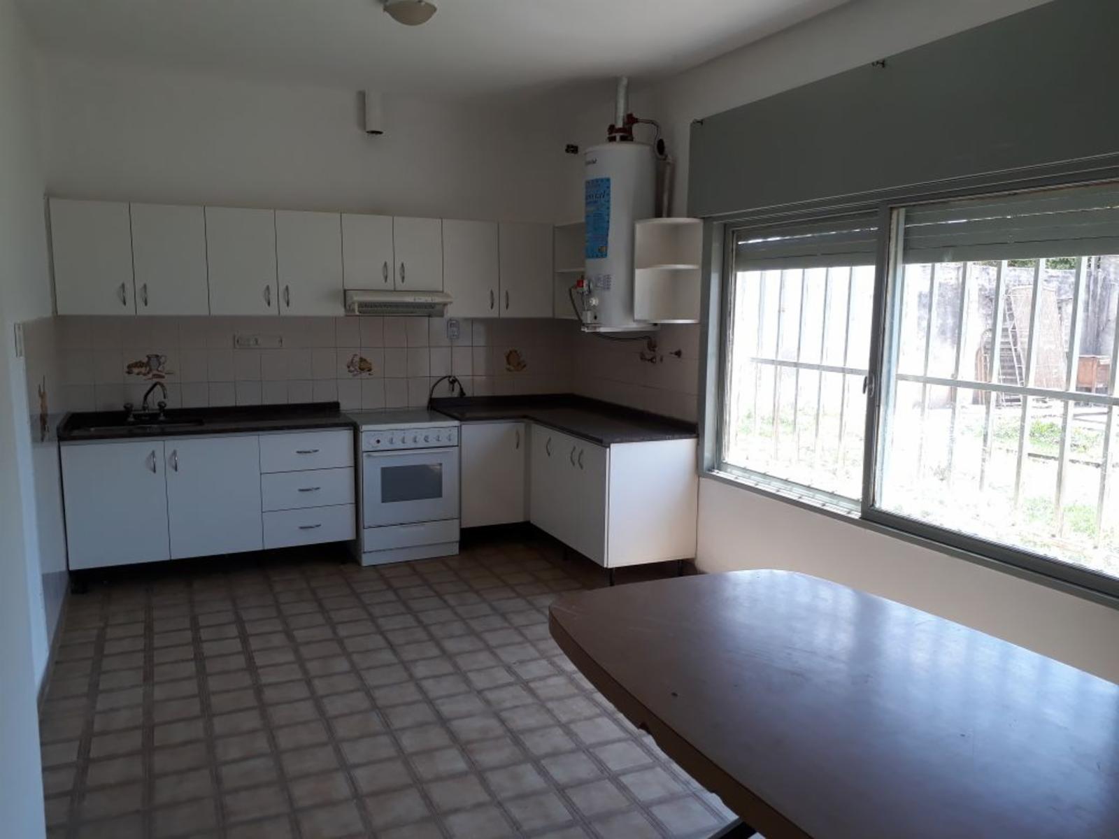 EN VENTA, CASA DE 2 DORMITORIOS EN B° PATRICIOS 2da SECCIÓN... 100M2, COCINA COMEDOR, COCHERA AMPLIA Y PATIO... — foto 8