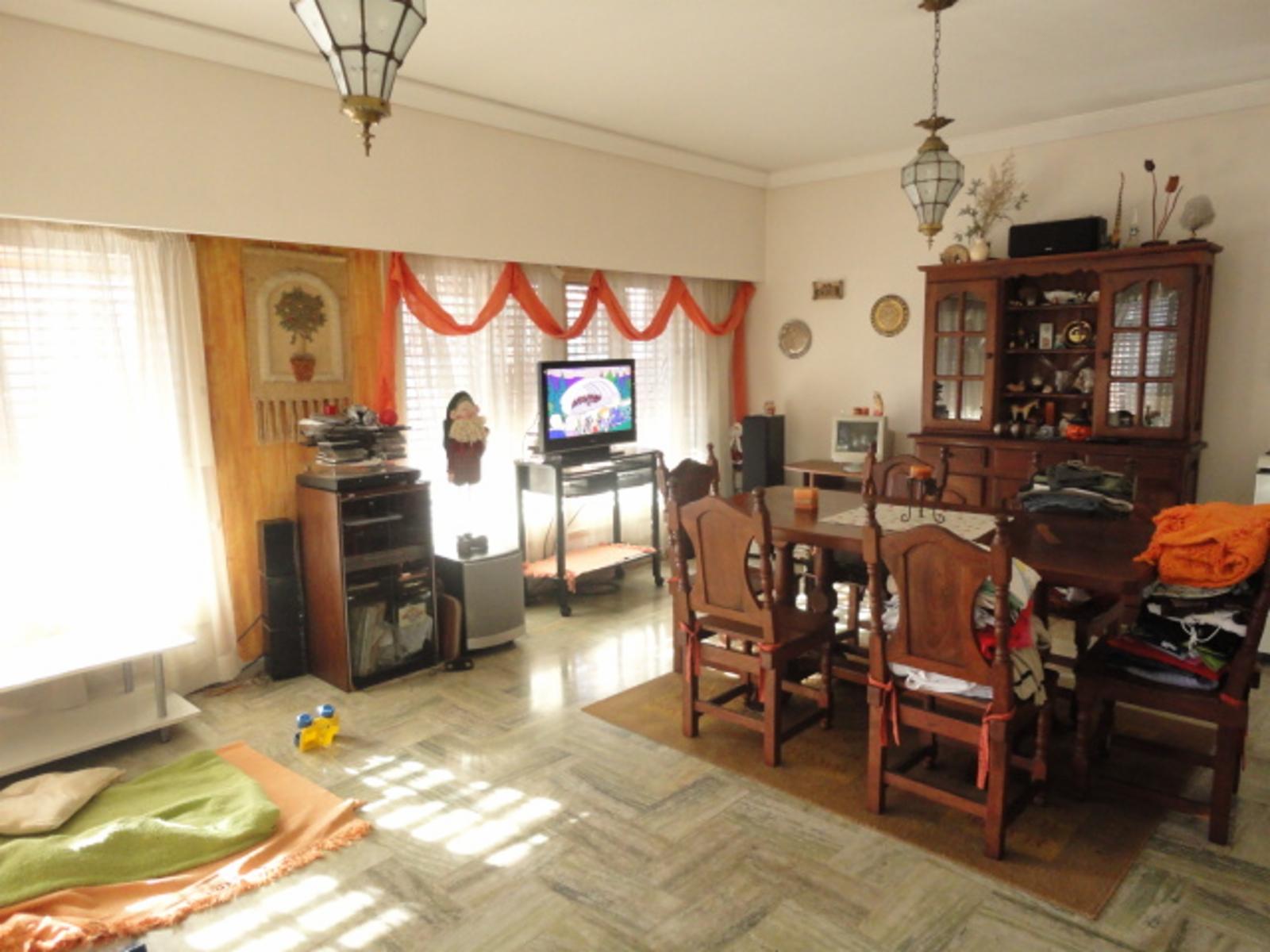 CIUDAD JARDIN. Casa de 5 ambientes. Posibilidad de tomar menor valor. — foto 6