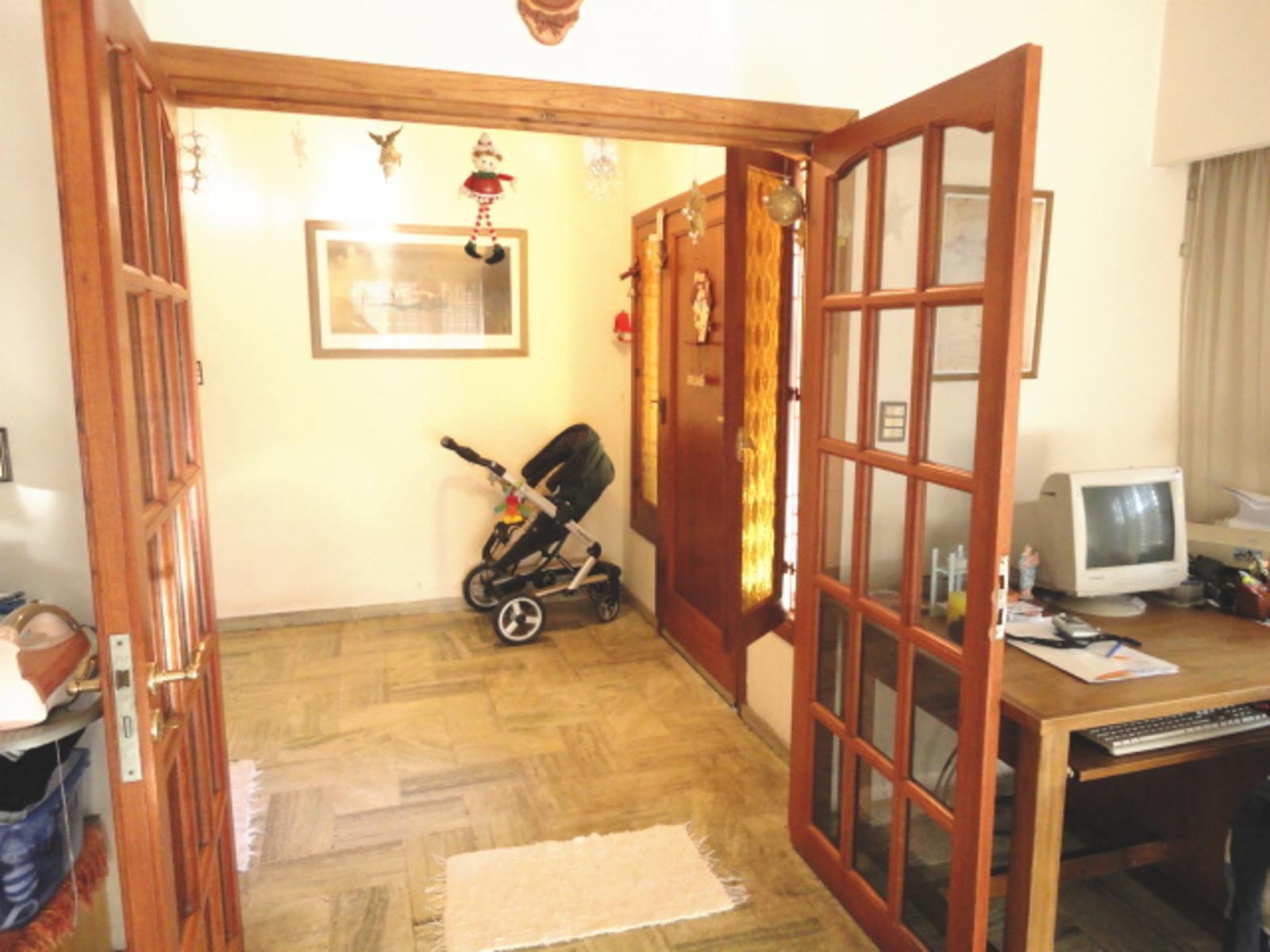 CIUDAD JARDIN. Casa de 5 ambientes. Posibilidad de tomar menor valor. — foto 8