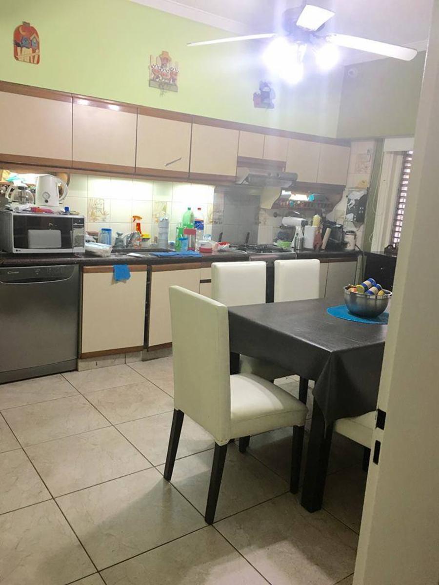 CIUDAD JARDIN. Casa de 5 ambientes. Posibilidad de tomar menor valor. — foto 12