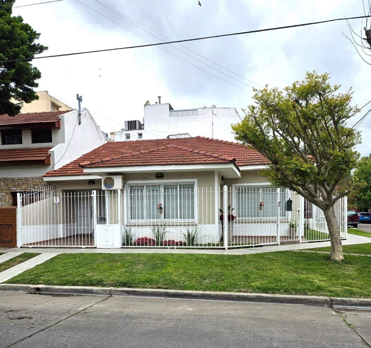 HAEDO - Barrio Guemes chalet de 4 ambientes