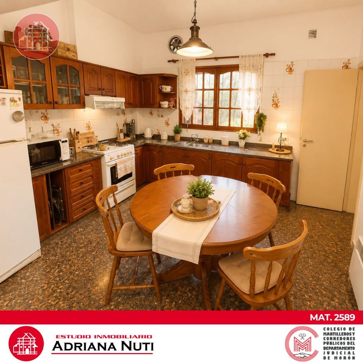 CHALET 3 AMBIENTES CON COCHERA - 9