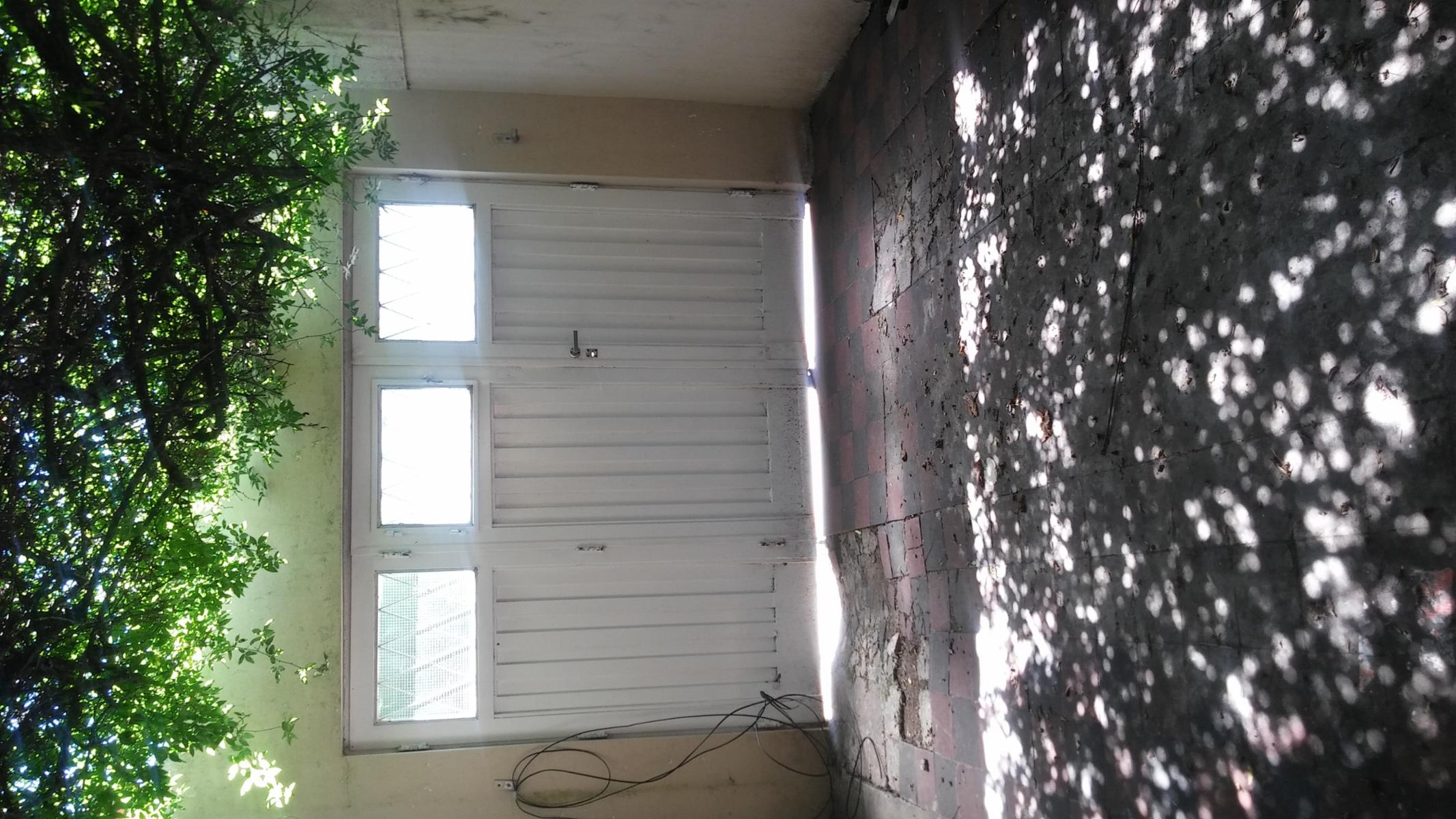 SE VENDE CASA CON TERRENO Y GARAGE EN QUILMES OESTE — foto 2