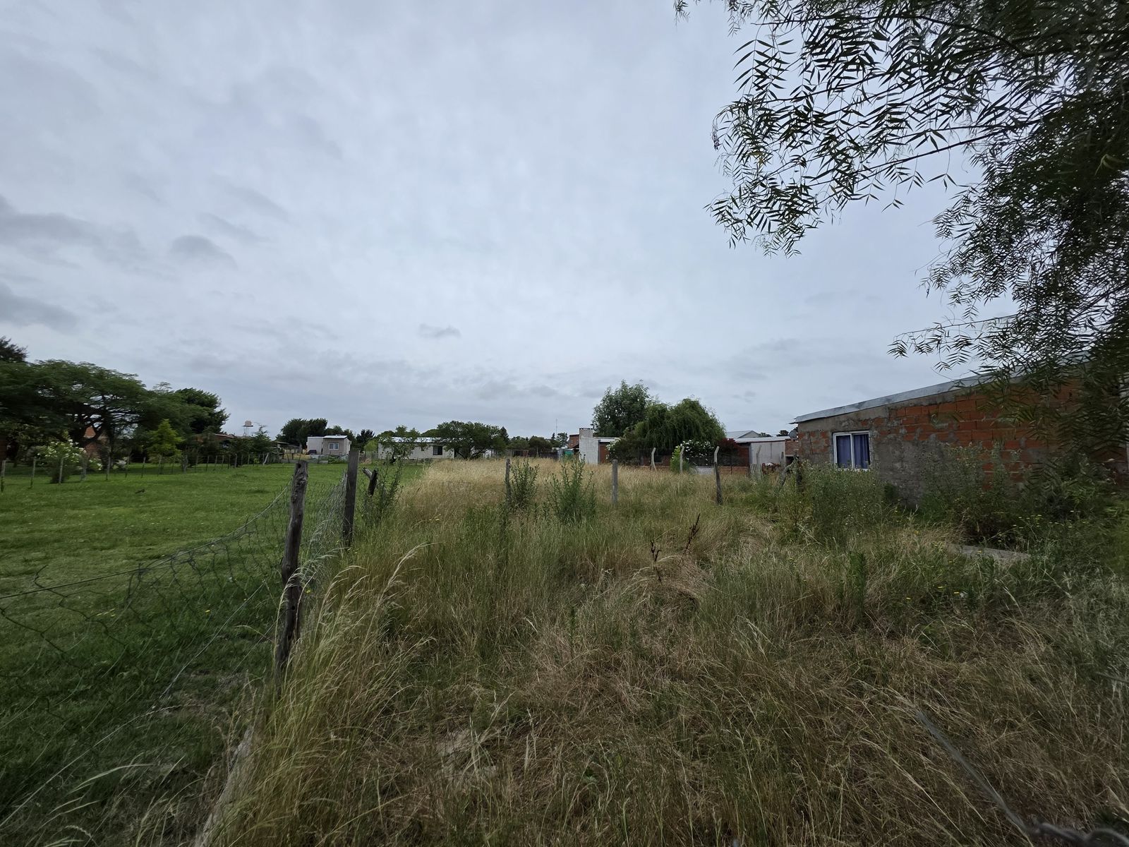 Vendo Casa en Terreno de 800 m2 en Colonia Elia, Entre Ríos.