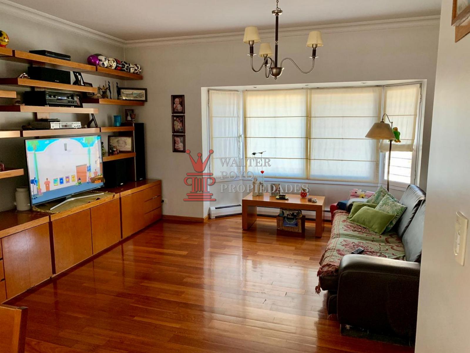 Venta casa tipo chalet permuta, 4 amb, 4 baños uno en suite, garaje 3 autos — foto 2