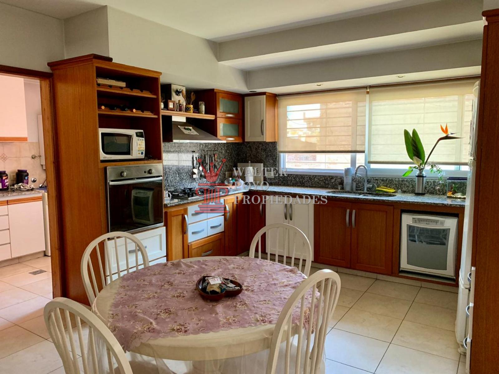 Venta casa tipo chalet permuta, 4 amb, 4 baños uno en suite, garaje 3 autos — foto 3