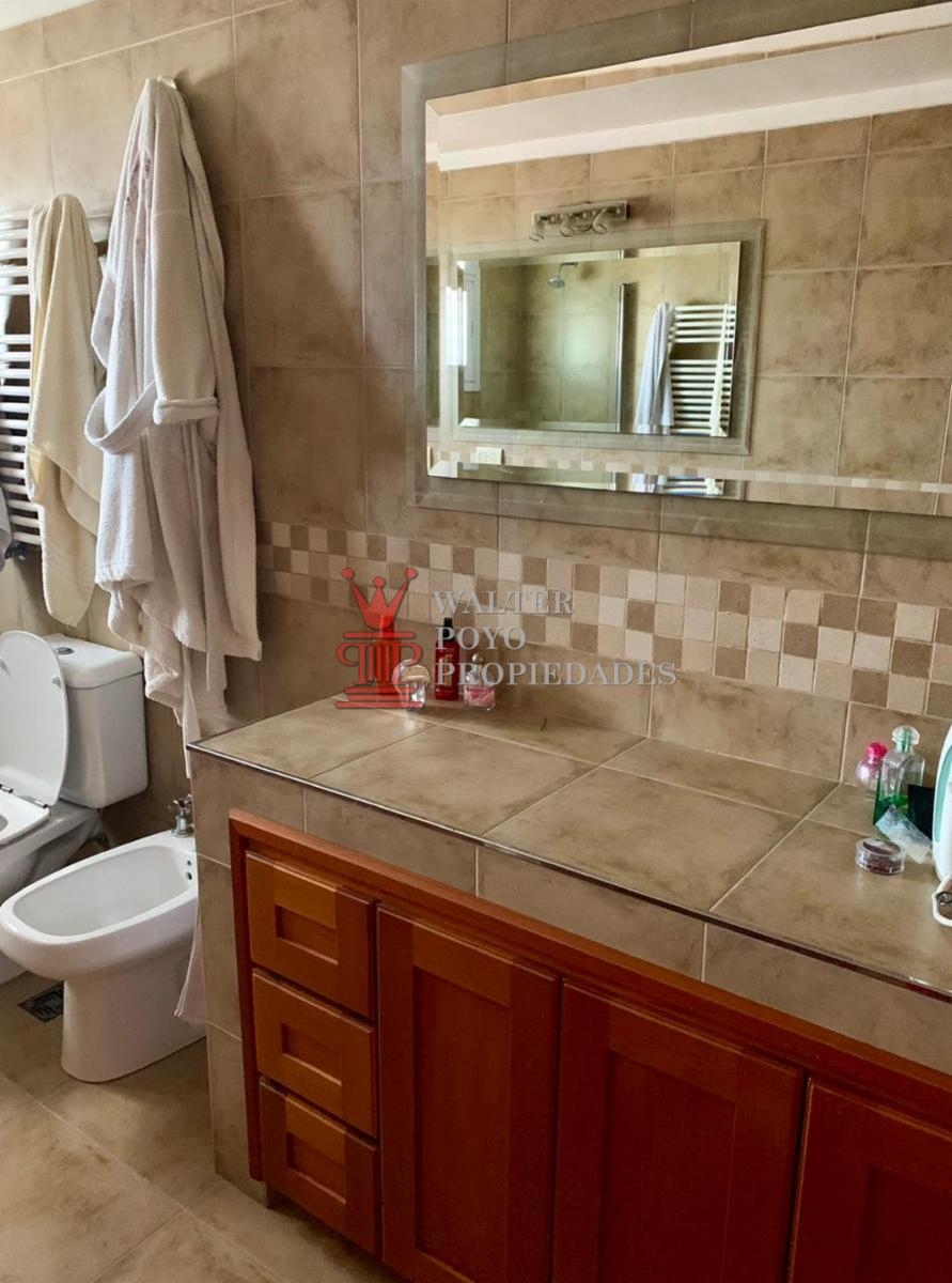 Venta casa tipo chalet permuta, 4 amb, 4 baños uno en suite, garaje 3 autos — foto 4