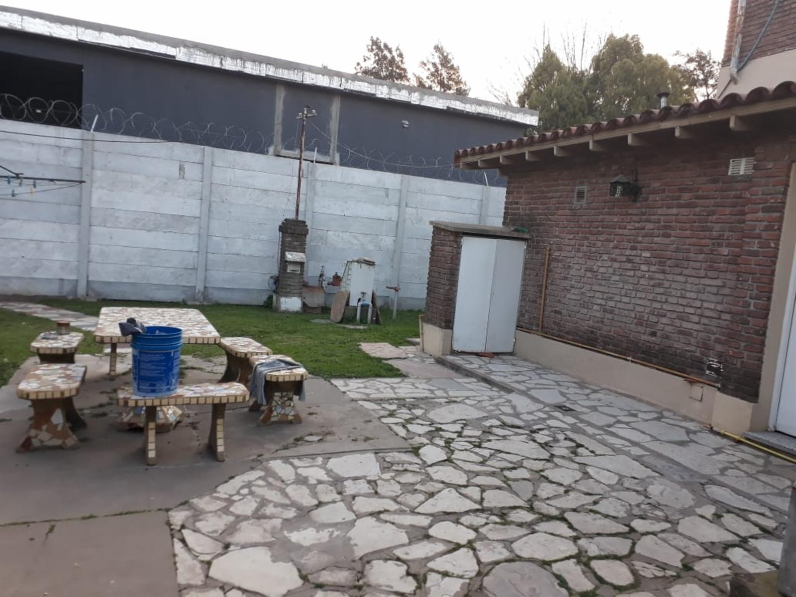 Quinta en alquiler en Los Polvorines , Malvinas Argentinas a media cuadra de Ruta 8 - 13
