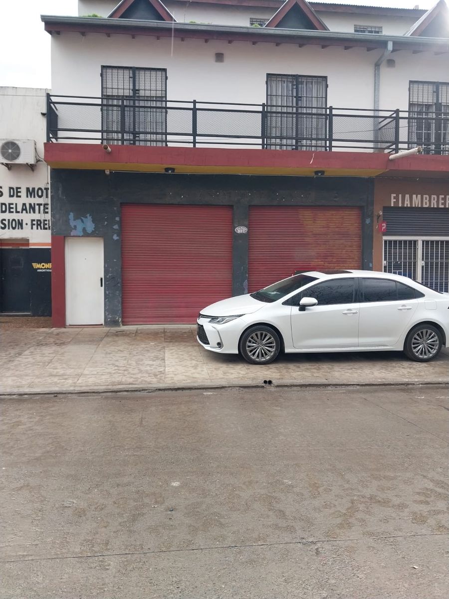 Local Comercial con patio - 1