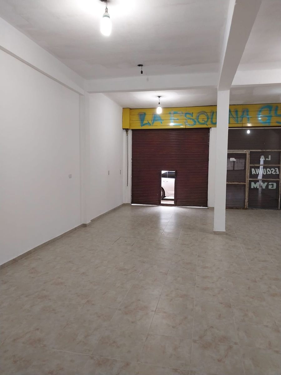 Local Comercial con patio - 7