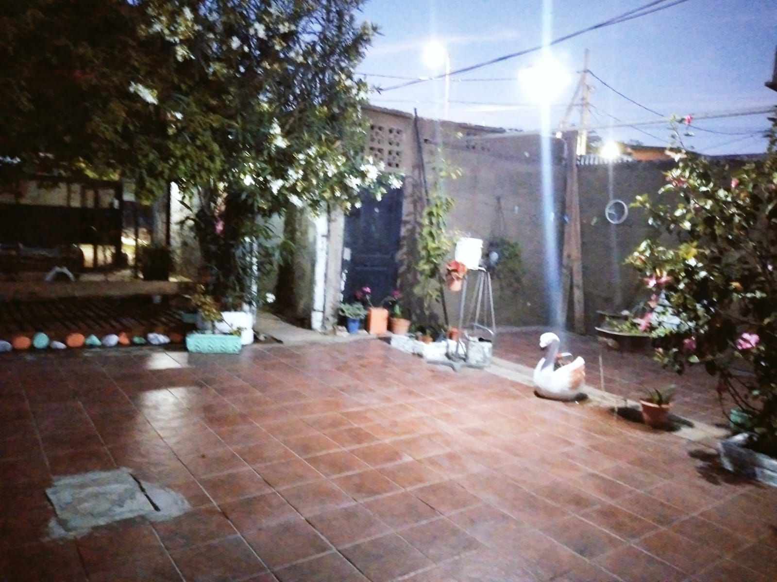 Casa con depto al frente