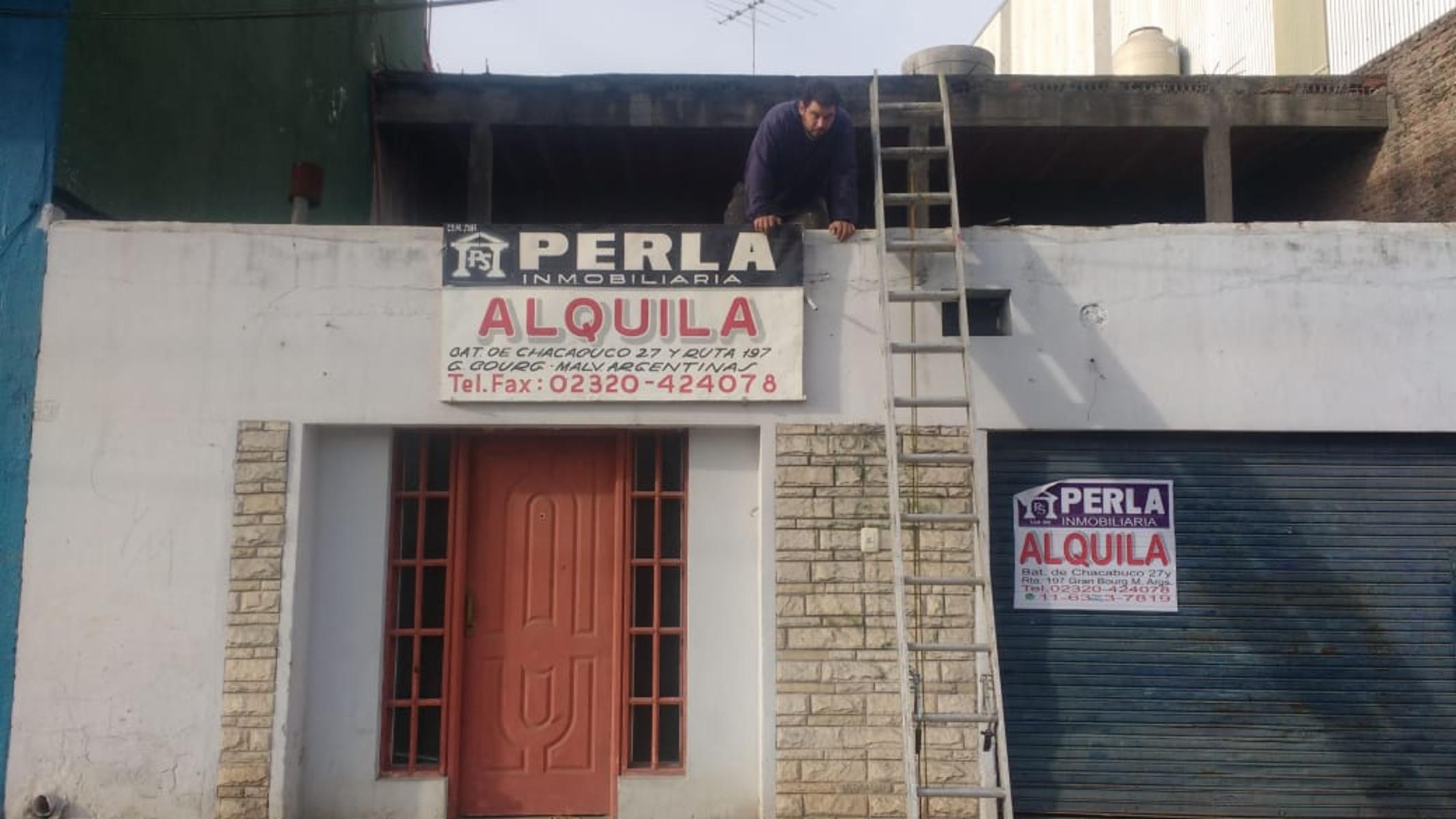 Casa con local sobre Avda del Sesquicentenario (ex Ruta 197)