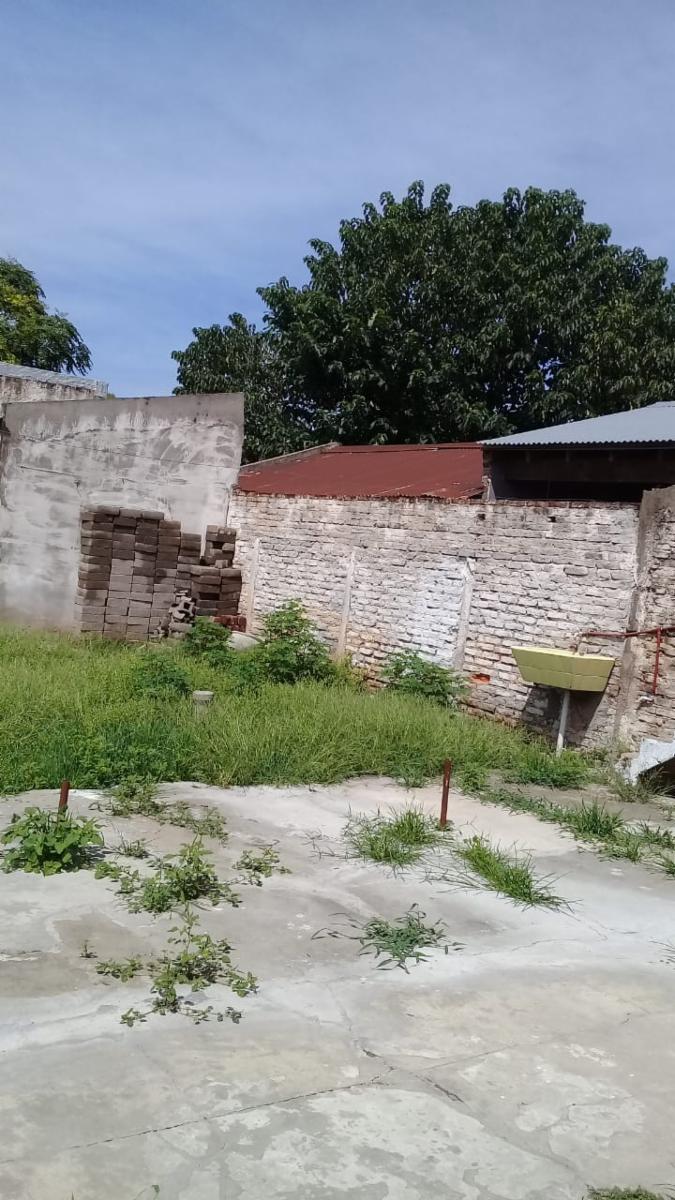 Casa con local a la venta de 2 dormitorios, 2 baños,cocinacomedor,living,, lavadero patio al fondo, entrada para 2 autoslote de10x35 local de 3x8 con baño — foto 4