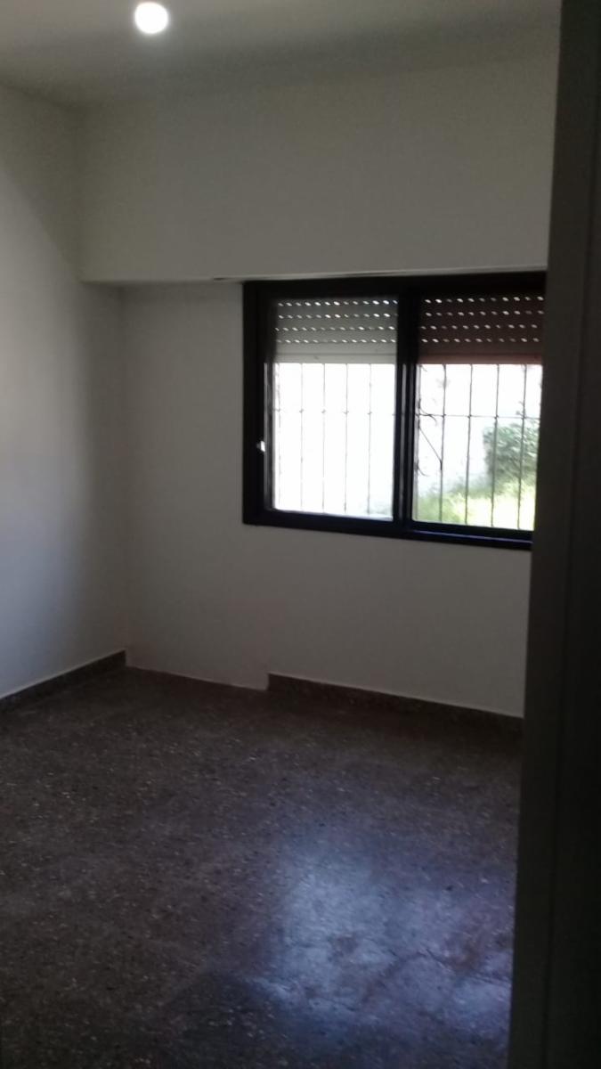 Casa con local a la venta de 2 dormitorios, 2 baños,cocinacomedor,living,, lavadero patio al fondo, entrada para 2 autoslote de10x35 local de 3x8 con baño — foto 5