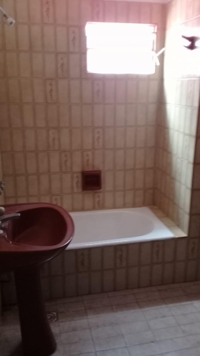 Casa con local a la venta de 2 dormitorios, 2 baños,cocinacomedor,living,, lavadero patio al fondo, entrada para 2 autoslote de10x35 local de 3x8 con baño — foto 7