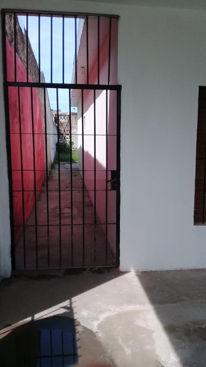 Casa con local a la venta de 2 dormitorios, 2 baños,cocinacomedor,living,, lavadero patio al fondo, entrada para 2 autoslote de10x35 local de 3x8 con baño — foto 8