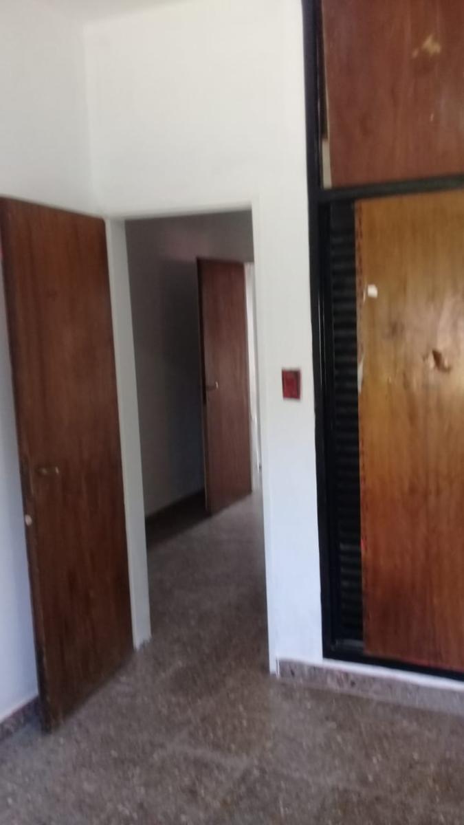 Casa con local a la venta de 2 dormitorios, 2 baños,cocinacomedor,living,, lavadero patio al fondo, entrada para 2 autoslote de10x35 local de 3x8 con baño — foto 9