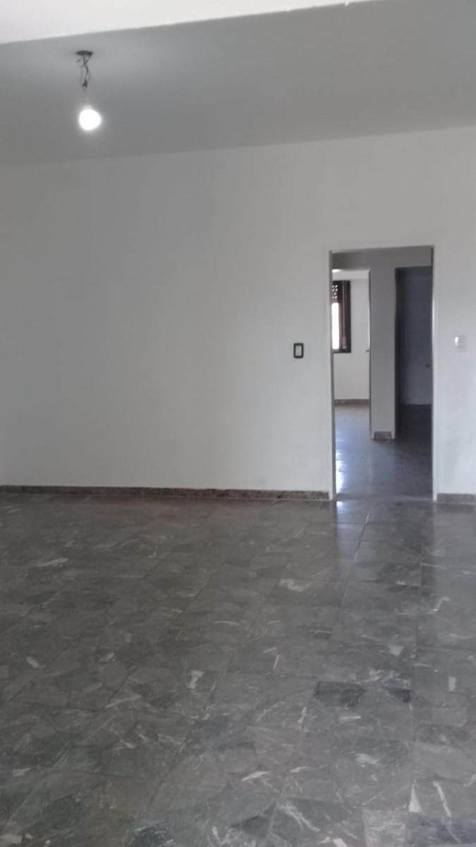 Casa con local a la venta de 2 dormitorios, 2 baños,cocinacomedor,living,, lavadero patio al fondo, entrada para 2 autoslote de10x35 local de 3x8 con baño — foto 12