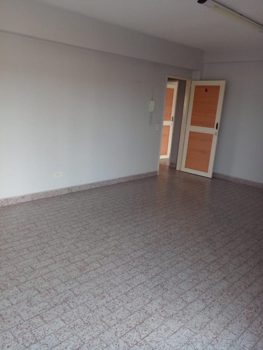 local con 4 oficinas - 4