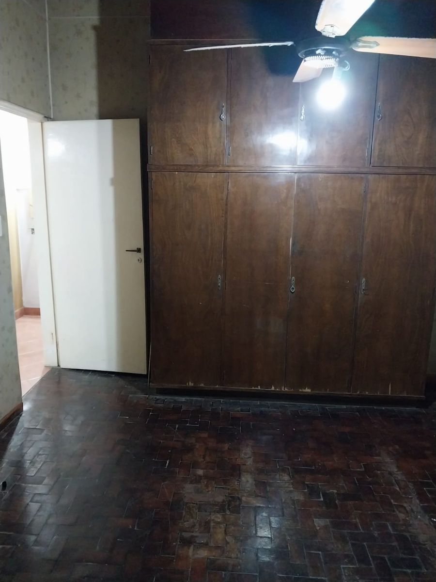 Casa centrica y a 2 cuadras de la Estacion con dos locales — foto 4