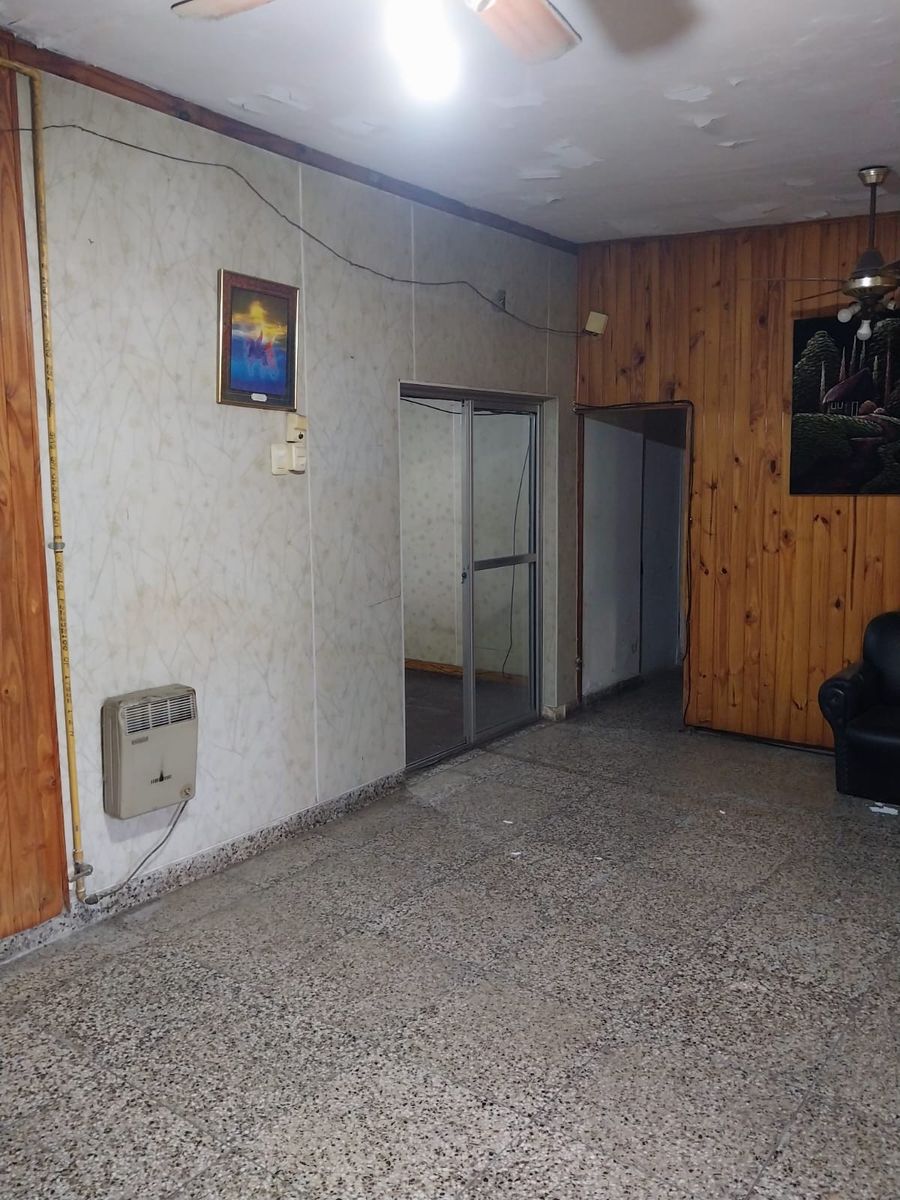 Casa centrica y a 2 cuadras de la Estacion con dos locales — foto 6