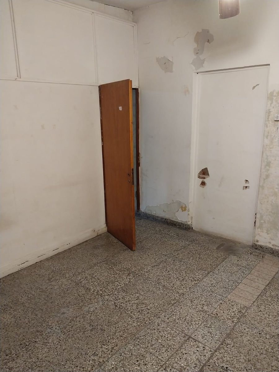 Casa centrica y a 2 cuadras de la Estacion con dos locales — foto 12