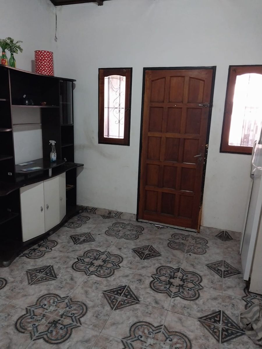 Casa centrica y a 2 cuadras de la Estacion con dos locales — foto 13