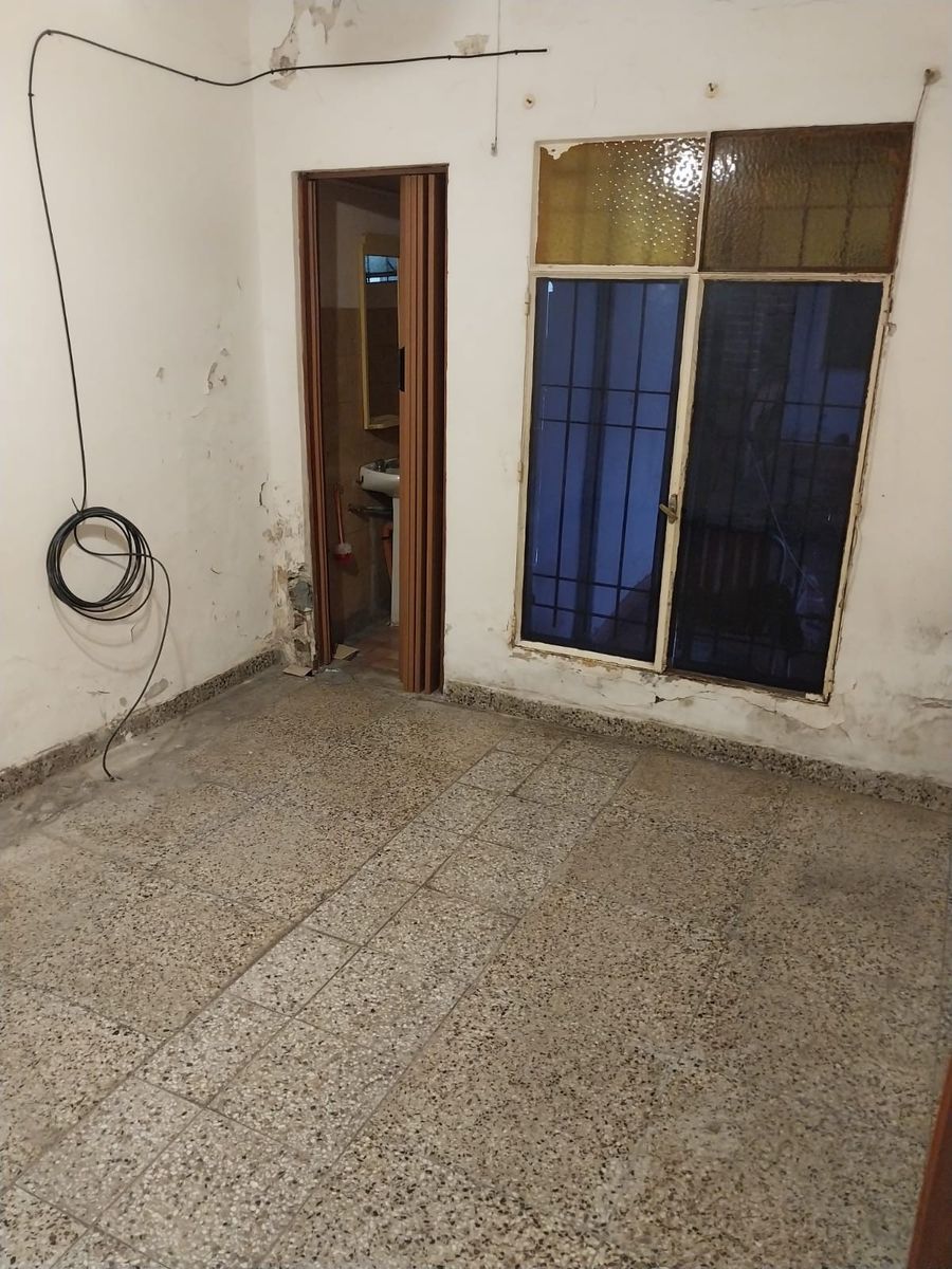 Casa centrica y a 2 cuadras de la Estacion con dos locales — foto 14