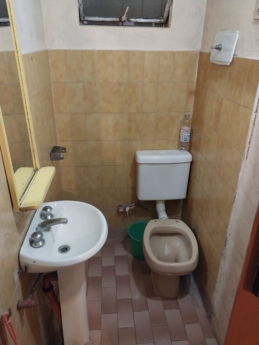Casa centrica y a 2 cuadras de la Estacion con dos locales — foto 15