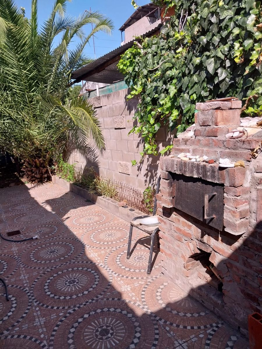 Casa en alquiler con cochera - 2