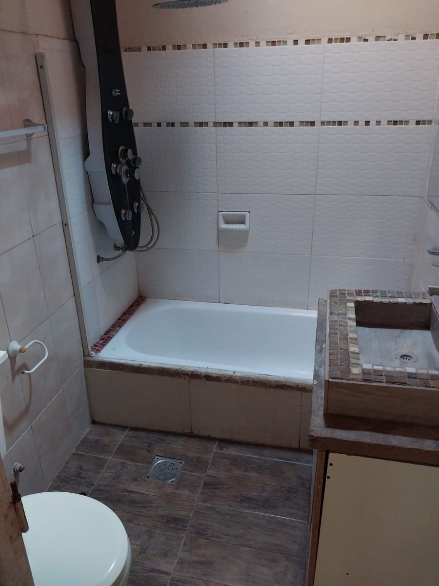 Casa en alquiler con cochera - 9
