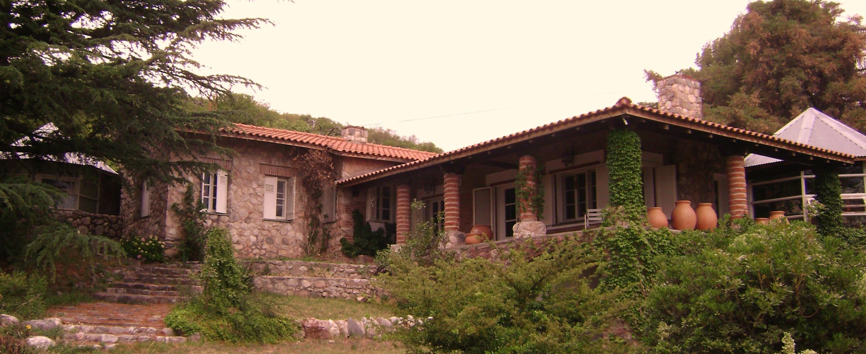Excelente Chalet con pileta - 1